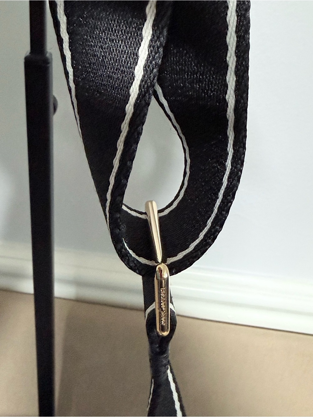Authentic Marc Jacobs "The Disc" Round Crossbody Bag ✨ - Picture 6 of 8